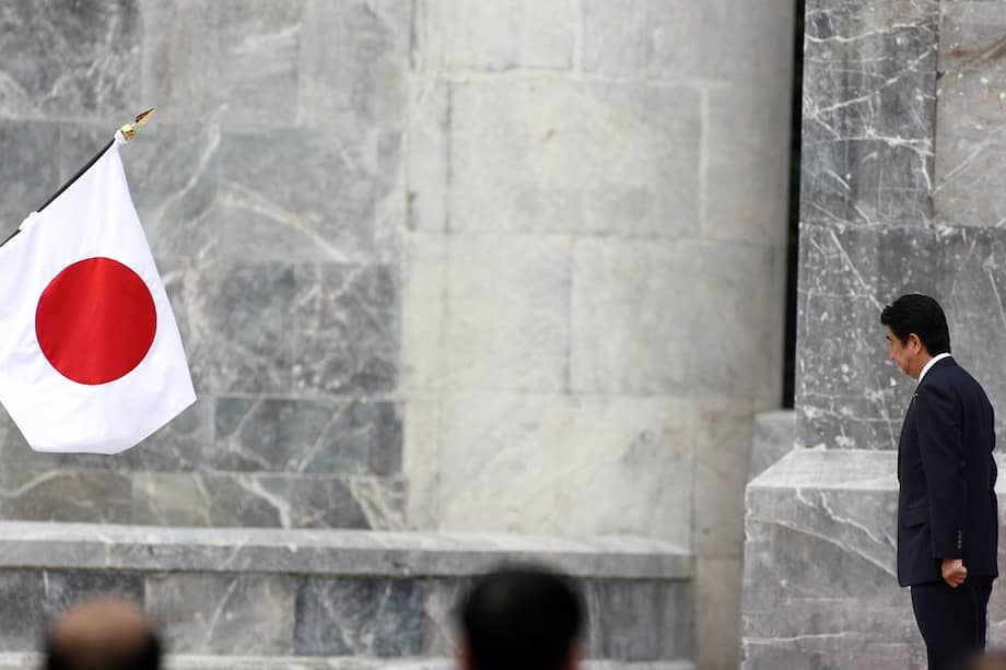 El primer ministro de Japón, Shinzo Abe, el viernes en Ciudad de México. Su gira latinoamericana incluye a Colombia, Chile y Brasil. / EFE