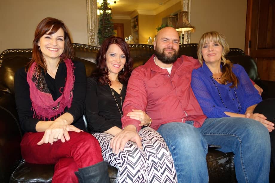 Joe Darger junto a sus tres esposas, Alina, Vicki y Valerie, dos de ellas primas entre sí, son abiertamente mormones fundamentalistas. Entre todos tienen 25 hijos./ AFP
