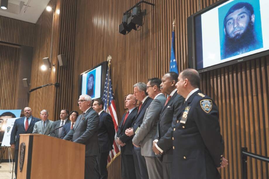 Las autoridades estadounidenses exhibieron el rostro de Sayfullo Saipov, a quien encontraron responsable de la masacre en Manhattan. / AP