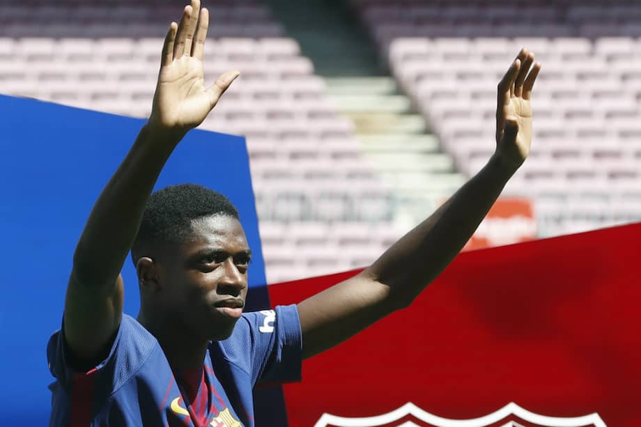 El francés Ousmane Dembélé, de 20 años, en el Camp Nou, durante su presentación como nuevo jugador del Fútbol Club Barcelona. / EFE