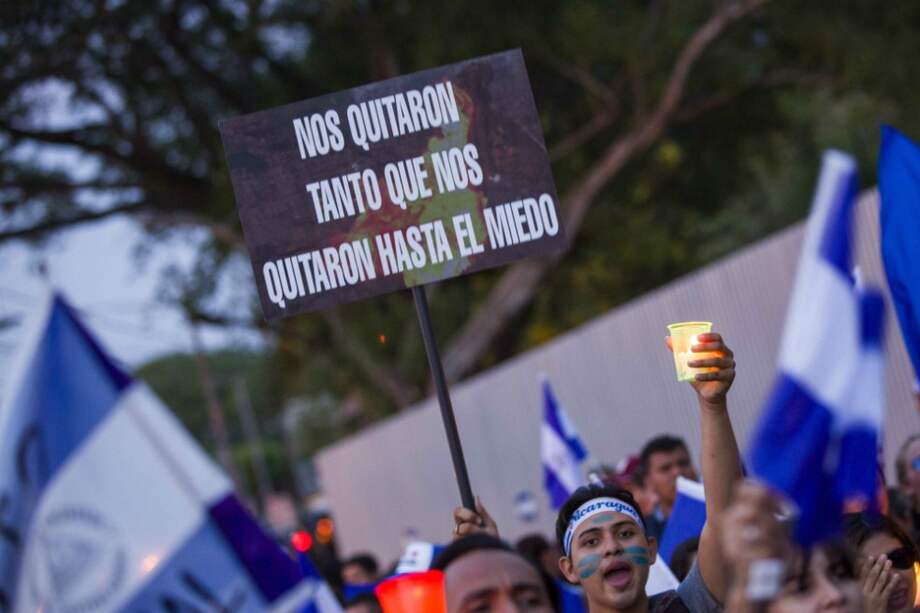 Simpatizantes del Frente Sandinista de Liberación Nacional (FSLN) viajan en caravana hacia la ciudad de Masaya. / EFE