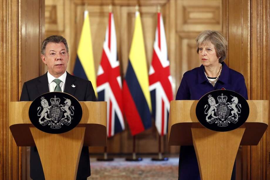 Santos se reunió y almorzó con Theresa May, primera ministra del Reino Unido, quien afirmó que quiere fortalecer el comercio con economías de rápido crecimiento como la de Colombia. / AFP