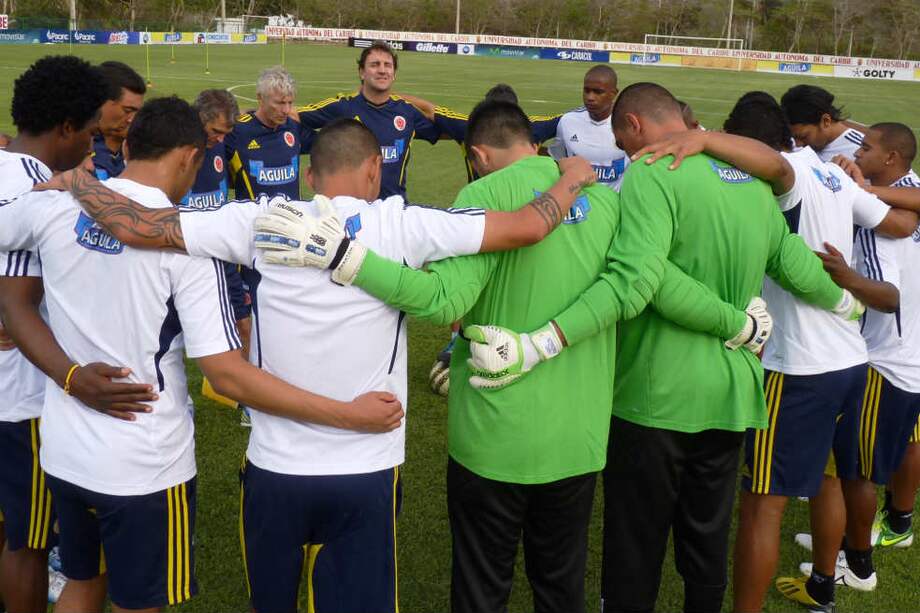 La selección de Colombia, ayer en su último entrenamiento para el juego de esta tarde. / Colfútbol