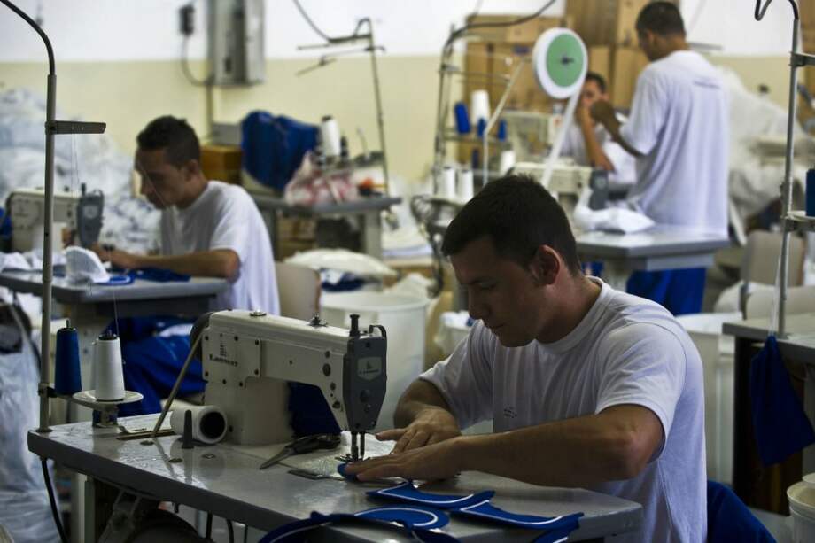 Generación formal de empleo en Brasil se desploma en julio