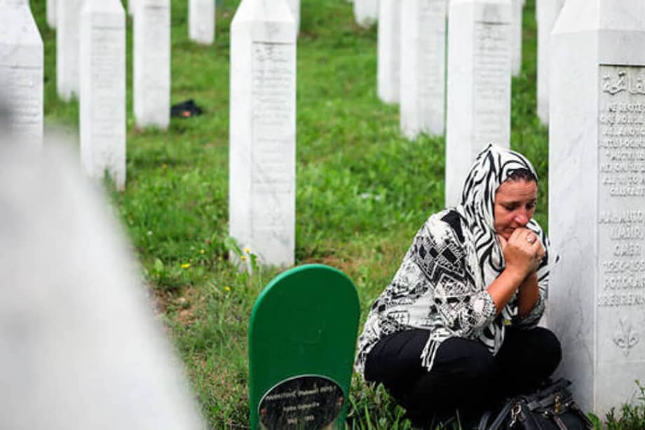 Una de las víctimas en el centro memorial a la masacre de Srebrenica, ocurrida en julio de 1995. / EFE