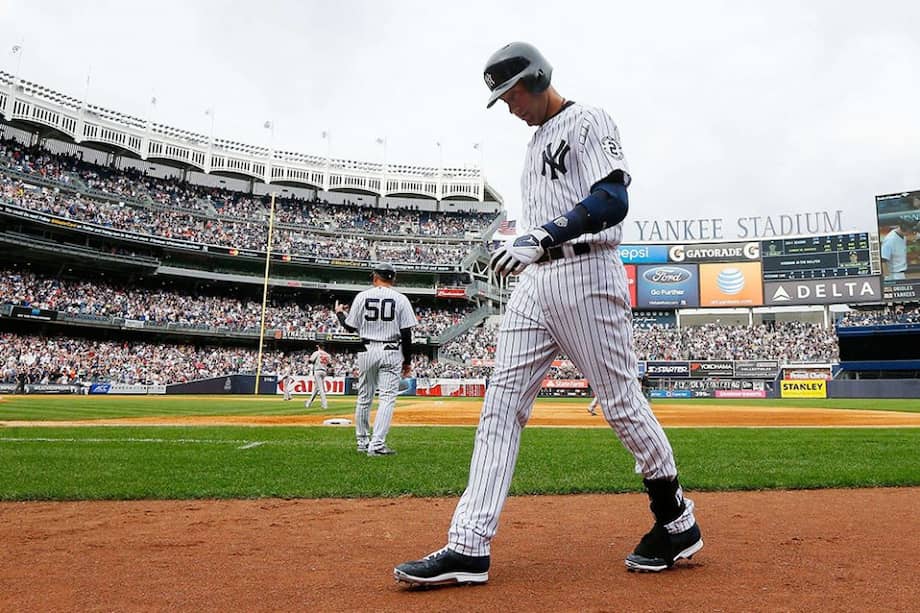 En casa (viejo y nuevo Yankee Stadium), Derek Jeter bateó 1624 imparables, anotó 1011 carreras, impulsó 663 carreras y conectó 138 cuadrangulares.