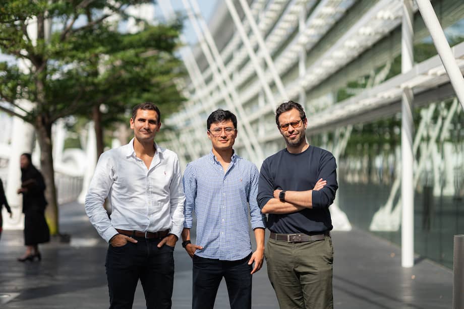 De izquierda a derecha Christian Knudsen, Iván Torroledo y Luis Huertas, los cofundadores de Littio.