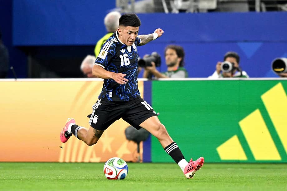 Almada viene de jugar la Copa del Mundo con la selección de Argentina.