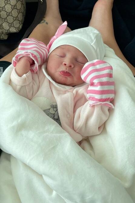 Con esta foto Andrea Valdiri presentó oficialmente a su hija Adhara