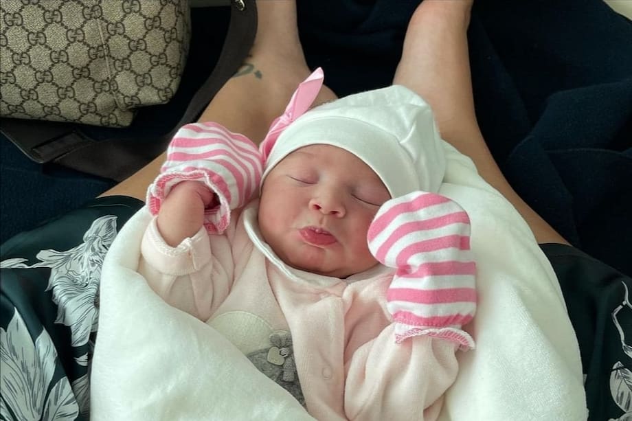 Con esta foto Andrea Valdiri presentó oficialmente a su hija Adhara