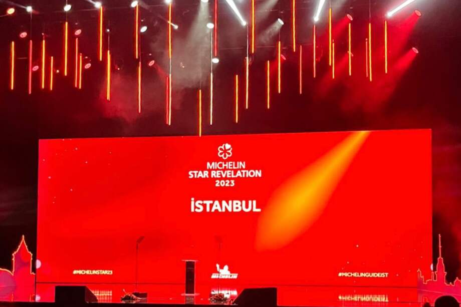 En el marco de esta primera selección de la Guía Michelin de Estambul, los inspectores de la guía, creada en 1900 por los hermanos André y Edouard Michelin, visitaron de manera anónima el restaurante donde Soysal es chef desde hace 30 años.
