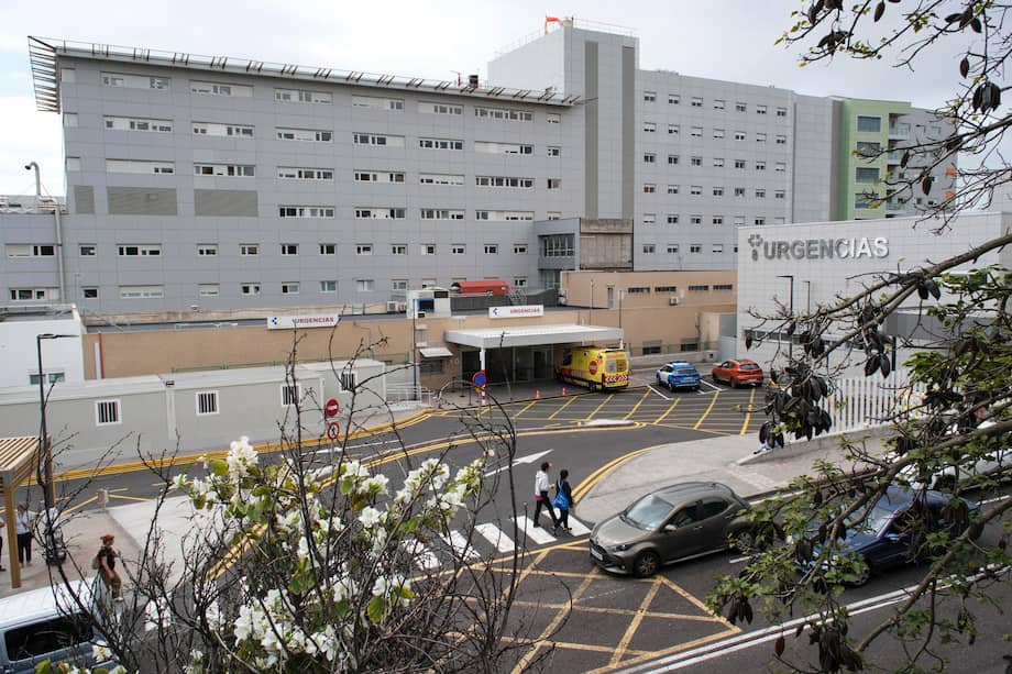 El Hospital Universitario Nuestra Señora de la Candelaria en Santa Cruz de Tenerife, donde va a ser trasladado el médico de a bordo del crucero neerlandés MV Hondius, que va a ser evacuado en avión en breve.