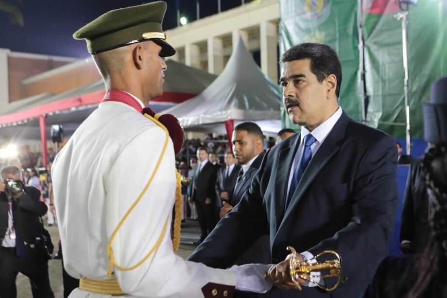 Nicolás Maduro, presidente de Venezuela, durante un acto de graduación de oficiales este domingo. / AFP