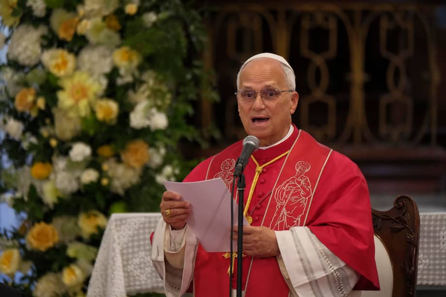 El papa León XIV durante un encuentro con obispos, sacerdotes, diáconos y religiosos.