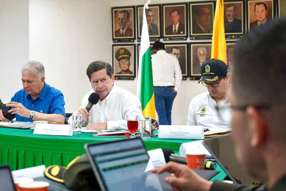 El ministro del Interior, Juan Fernando Cristo, lideró Consejo de Seguridad en Huila este viernes.