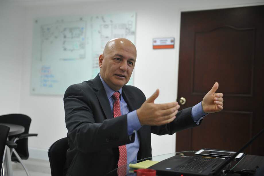 El general (r) Pérez Guarnizo combatió al Bloque Oriental de las Farc durante años, hoy apoya la asistencia médica en las zonas veredales donde la guerrilla está dejando las armas. / Gustavo Torrijos