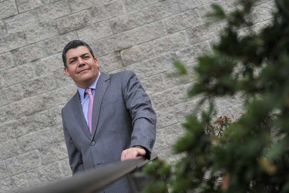 Gustavo Gómez necesita dieta pero tiene que engordar cientos de kilos para llenar la silla de Hernán Peláez. / Gustavo Torrijos - El Espectador