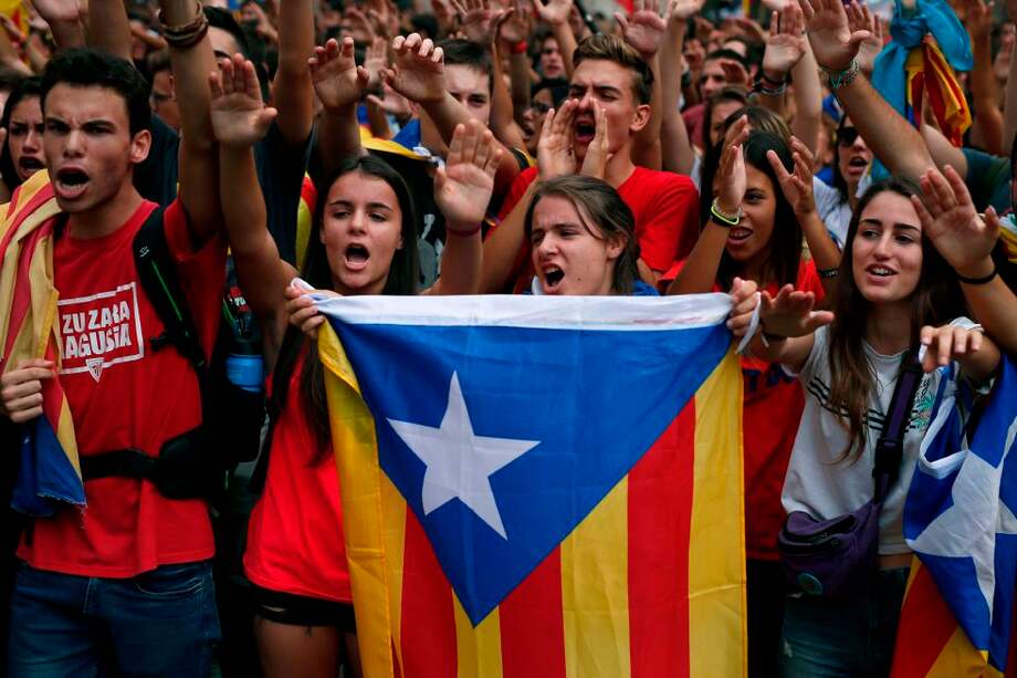 Estudiantes catalanes marcharon al recordar el 1º de octubre de 2017. / AFP