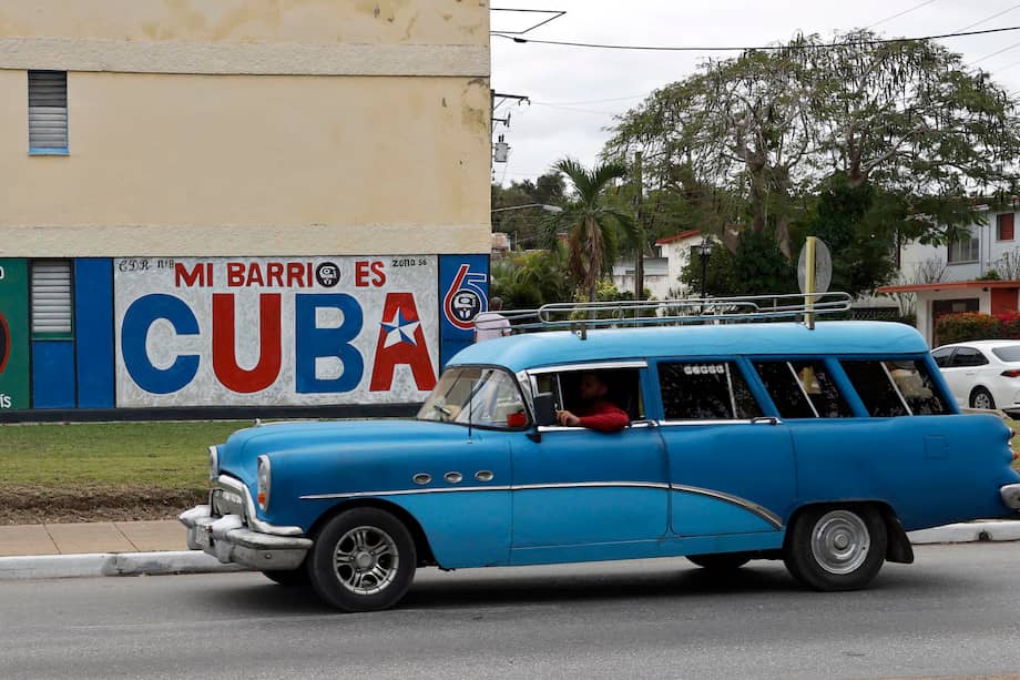 Con menos de dos meses de reservas, apagones frecuentes y protestas crecientes, la isla depende de envíos limitados de Pemex y busca alternativas en un escenario geopolítico incierto.