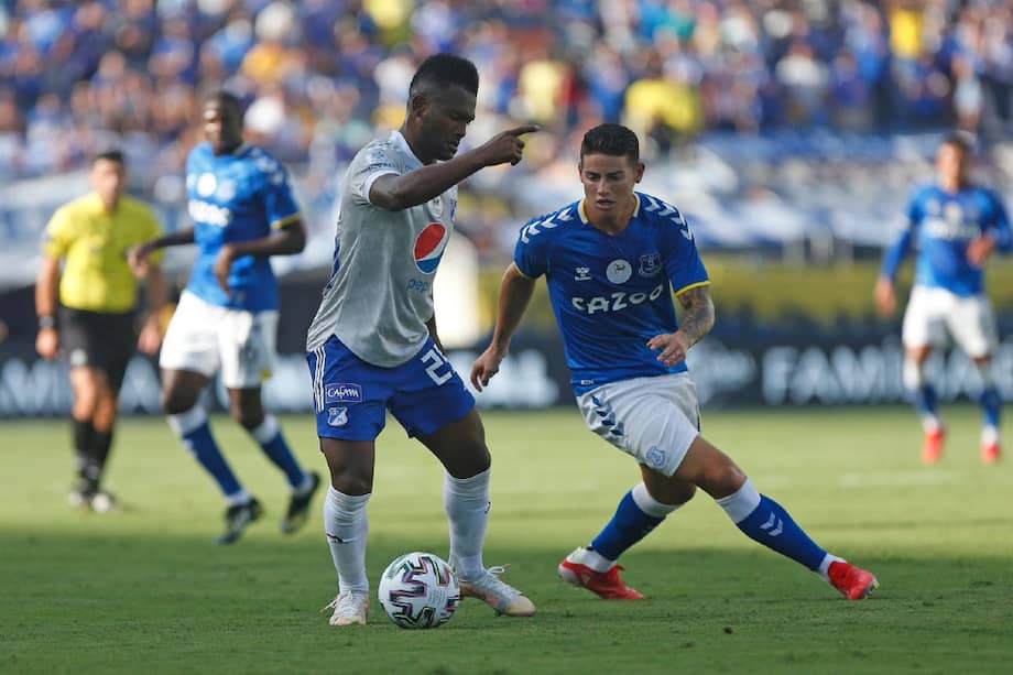 Elvis Perlaza (izq.), jugador de Millonarios y James Rodríguez, volante del Everton, en el partido amistoso por la Florida Cup.