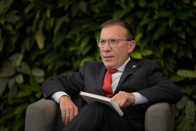 "Una campaña cerrada pierde": Roy Barreras envió mensaje a Iván Cepeda