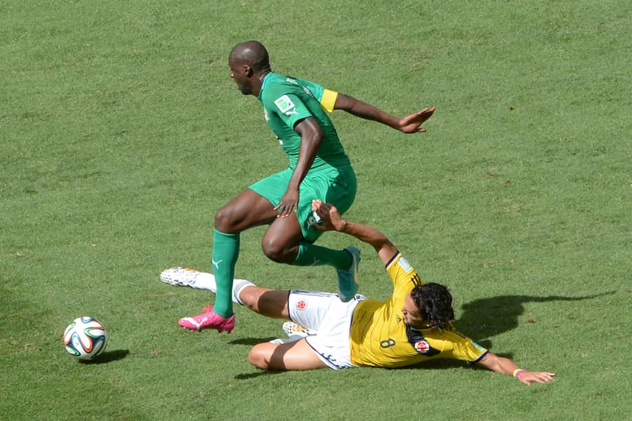 Abel Aguilar, mítico "8" de la selección, barriendo a Yaya Toure de Costa de Marfil durante el segundo partido del grupo C de la Copa Mundial de la FIFA Brasil 2014 en el estadio Nacional Mane Garrincha en Brasilia el 19 de junio.