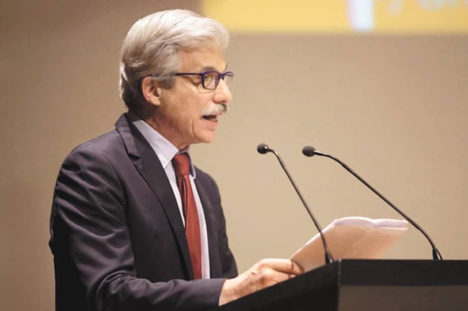 El psiquiatra Alberto Fergusson niega que exista un ADN que nos incline a la violencia y afirma que esa es una forma de “enmascarar” desigualdades socioeconómicas. / Foto: cortesía de la Universidad del Rosario