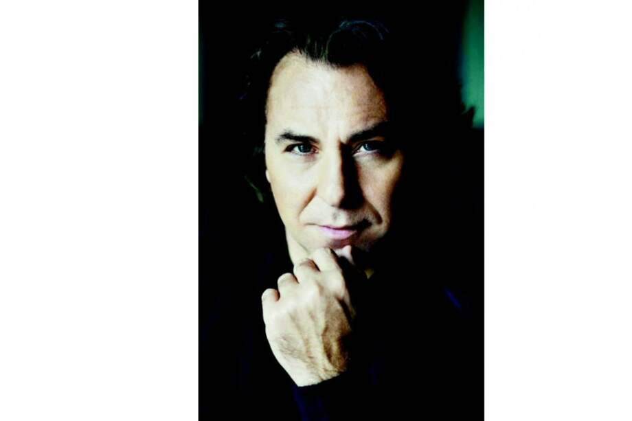 El tenor Roberto Alagna escogió un repertorio variado para su presentación en Bogotá. / Cortesía Teatro Mayor