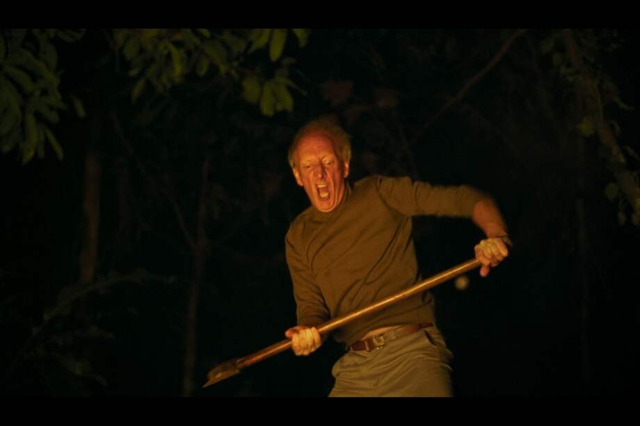 Christoph Baumann interpretando a Mr. Koch en “Domo”.