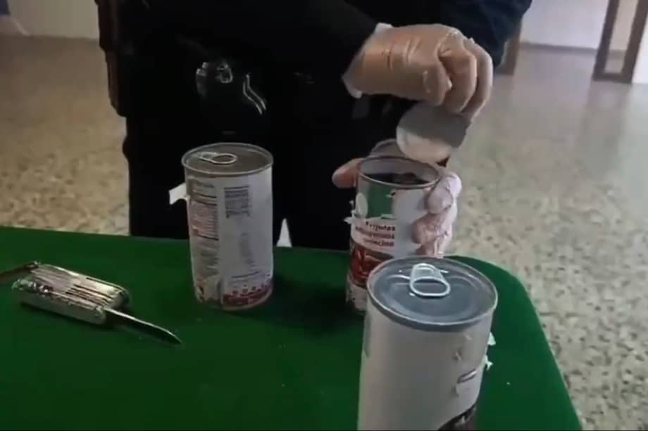 La marihuana estaba oculta en 94 paquetes cilíndricos dentro de latas de alimentos enviadas desde Cali.