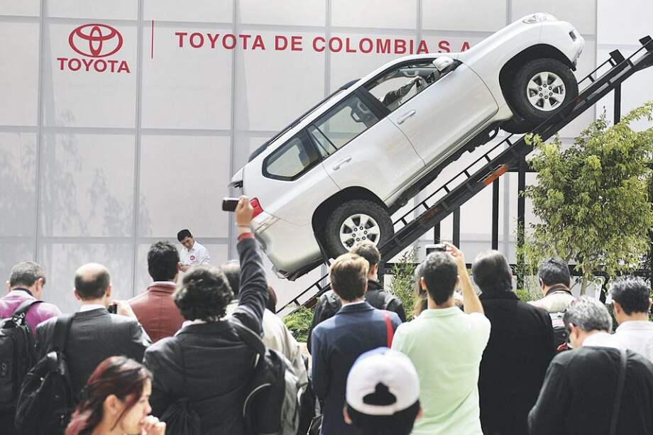 La nueva Prado Ambission, distribuida por Toyota de Colombia, cuenta con control de descenso (DAC) y control de ascenso (HAC)