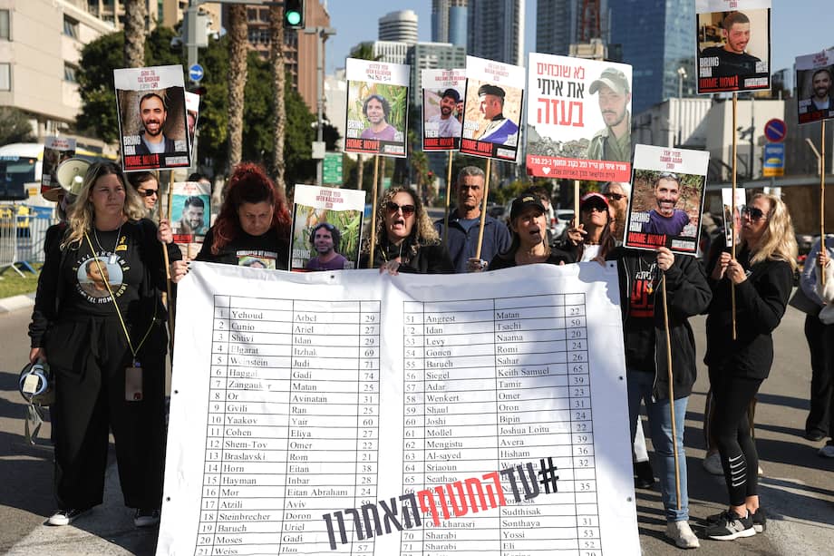 Familiares de los rehenes tomados por Hamás el 7 de octubre de 2023 piden el cese al fuego inmediato.