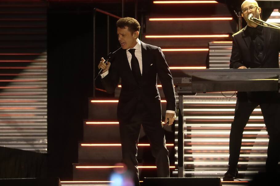 Luis Miguel dejó a varios sorprendidos con la propina que dejó, en uno de los restaurantes que visitó. Esta es la cifra. EFE/ José Jácome