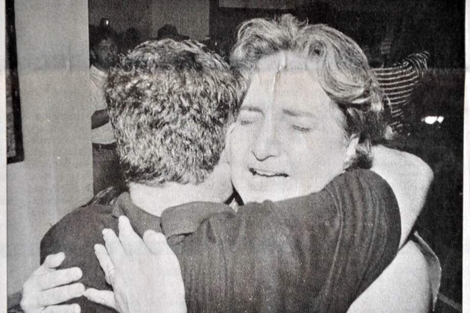 Decenas de familias recibieron aliviadas a sus seres queridos, luego de que la presión del Ejército obligara al Eln a liberar a los rehenes de la iglesia La María. /Inaldo Pérez.