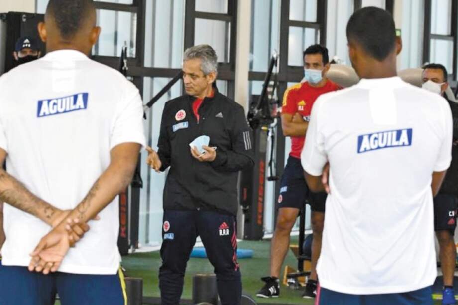 El técnico Reinaldo Rueda y su grupo de jugadores preparan el partido contra Perú, del próximo viernes. / FCF