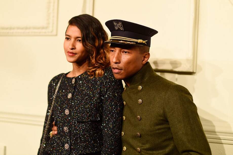 Pharrell Williams y su esposa Helen Lasichanh. / AFP