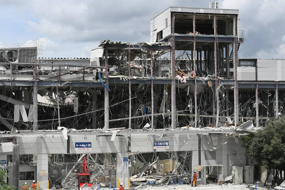 Vista del centro comercial Aeon Mall Kumamoto que resultó gravemente dañado tras los terremotos.