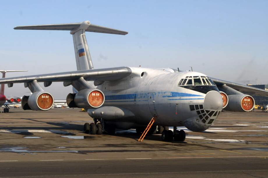 Así es el avión de transporte Ilyushin II-76, que se estrelló con más de 100 militares a bordo este miércoles en Argelia. / AFP