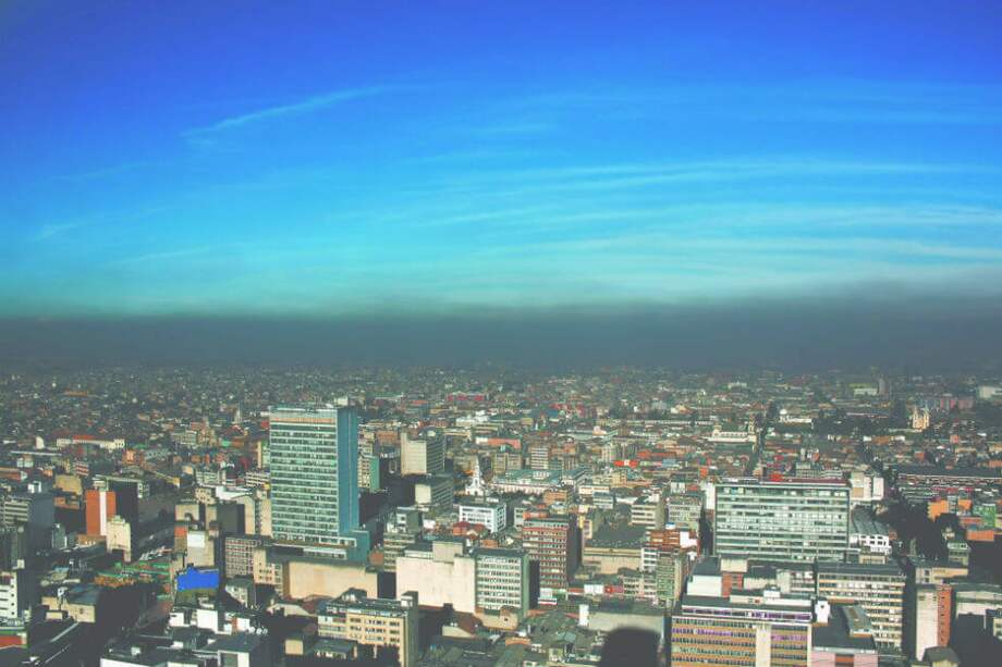 El Distrito atribuyó la emergencia a fenómenos como incendios forestales, inversión térmica, intensidad de los vientos y quemas. / Foto: Jhon Paz