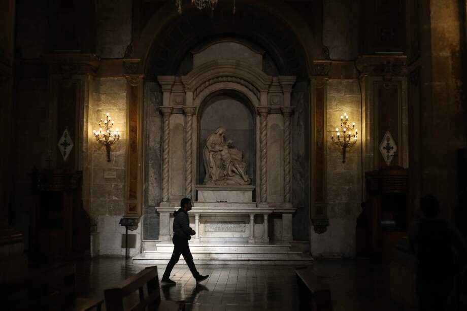 Tras las denuncias públicas, el Vaticano también abrió en 2019 una investigación contra Gustavo Zanchetta y lo suspendió de sus tareas de asesor.