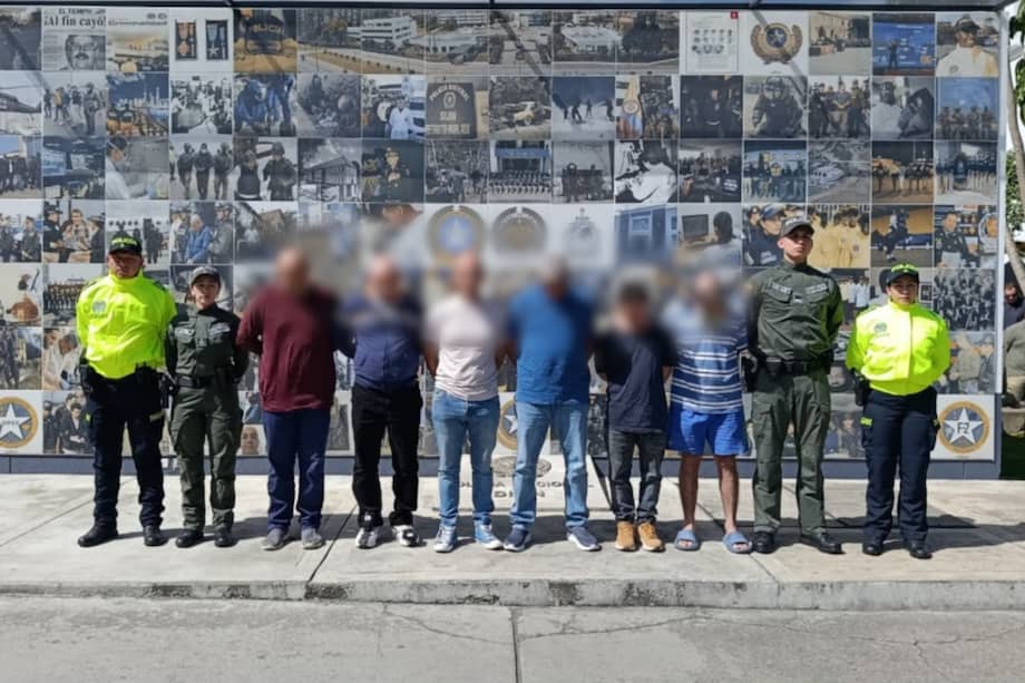 Según las investigaciones, que iniciaron en 2024, estas personas mantenían vínculos estratégicos con el Grupo Armado Organizado Autodefensas Conquistadoras de la Sierra Nevada (ACSN).