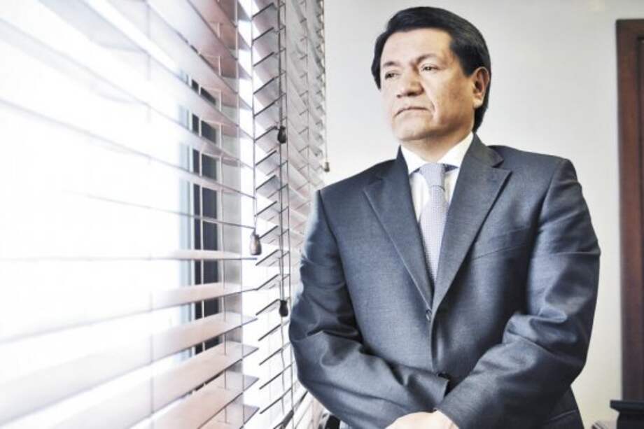 Por acoso sexual, en redes sociales piden la renuncia del defensor del Pueblo