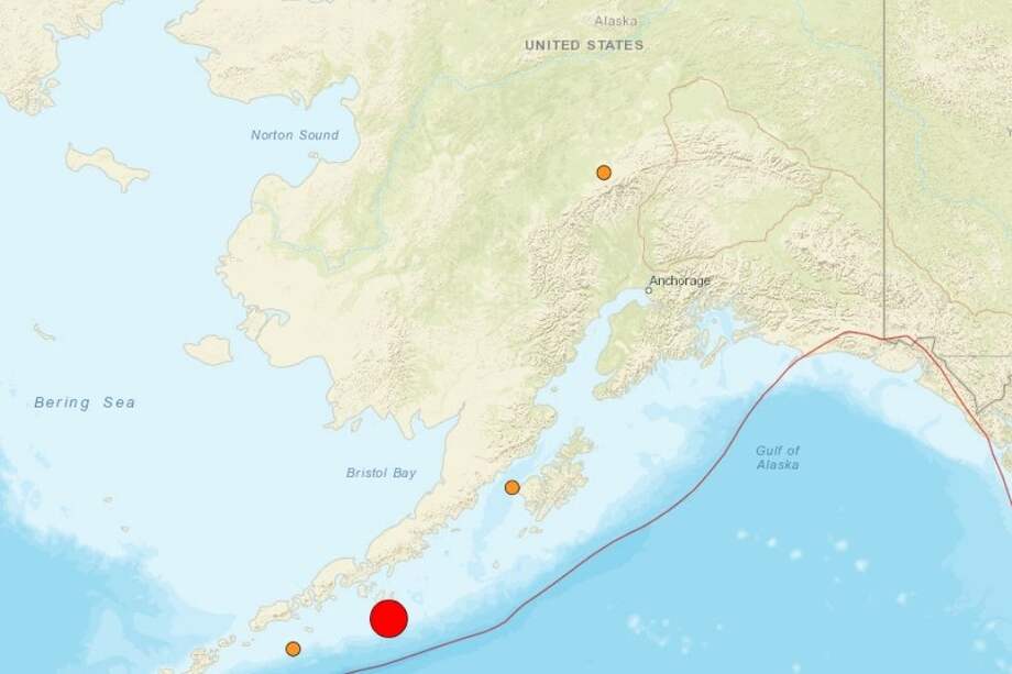 El U.S. Tsunami Warning Center emitió una alerta de tsunami para las costas de Alaska tras registrarse un sismo de 7,4 en la escala Richter.