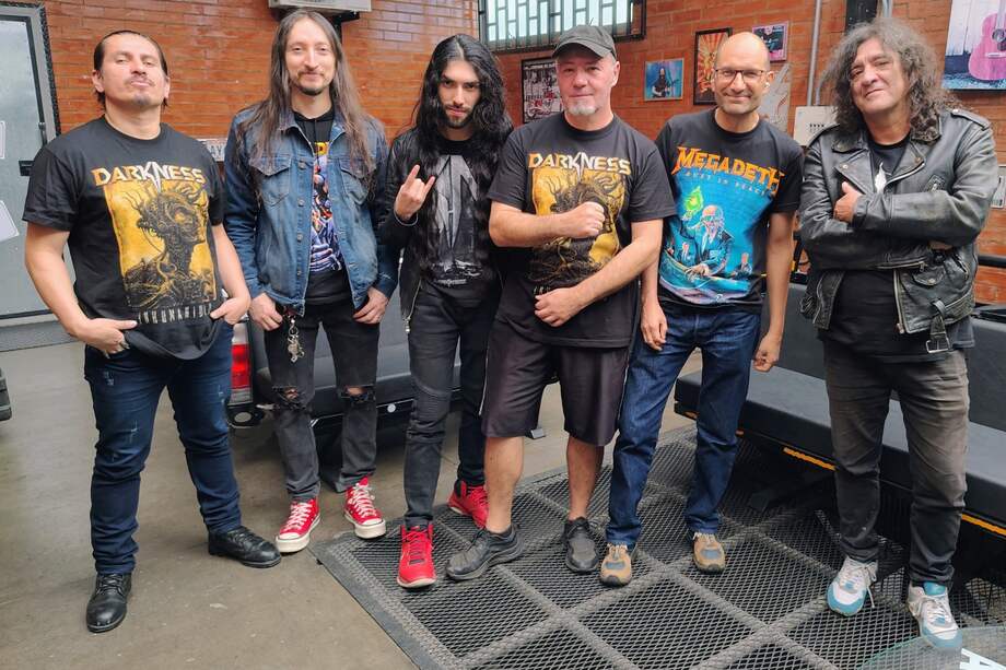 Darkness se conformó en los ochenta. 'Espías Malignos' fue su primera producción discográfica.