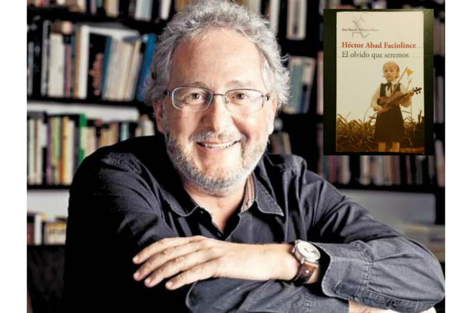 Héctor Abad Faciolince, quien recibió la condecoración Isabel la Católica junto al escritor bogotano Juan Gabriel Vásquez. / Archivo