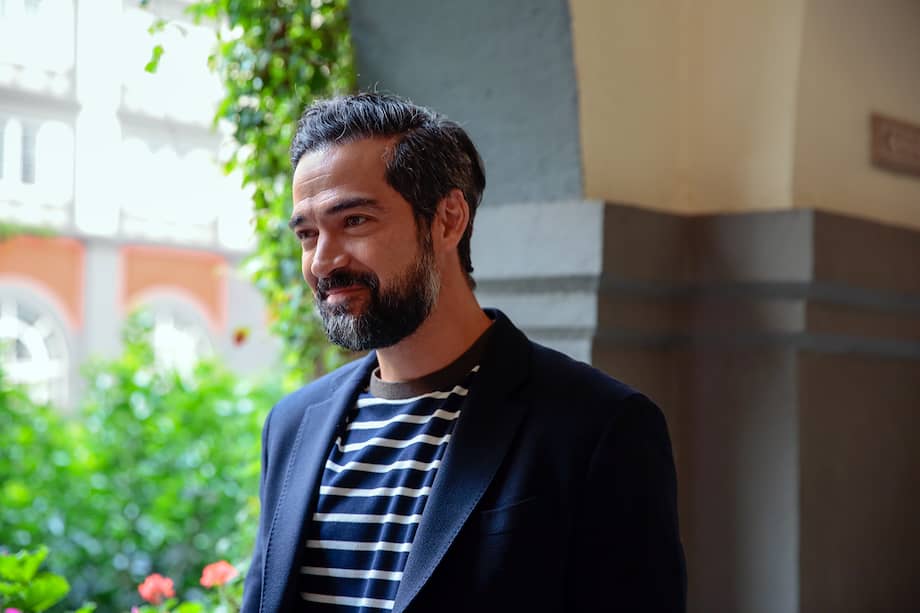 En el primer episodio, Bruno Díaz, quien es interpretado por el actor mexicano Alfonso Herrera, es un reconocido patólogo forense que realiza las autopsias de los crímenes cometidos en Ciudad Gótica.