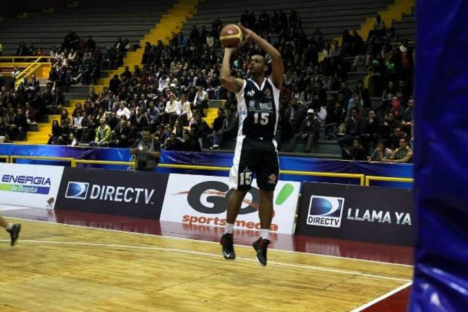 Piratas de Bogotá se consolida en el segundo lugar de la liga de baloncesto
