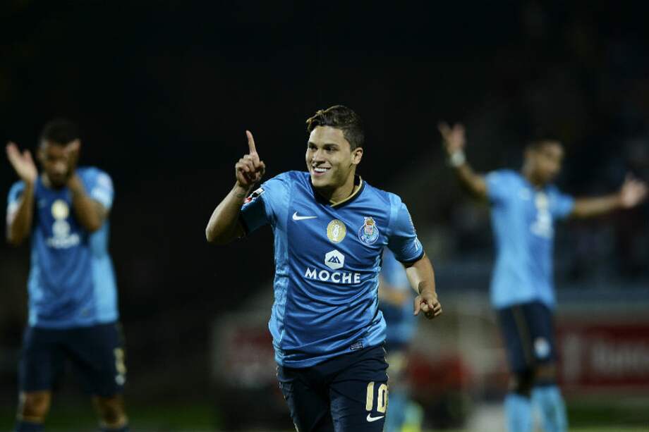 Juan Quintero, autor del tercer gol en la victoria del Porto en Portugal. / AFP