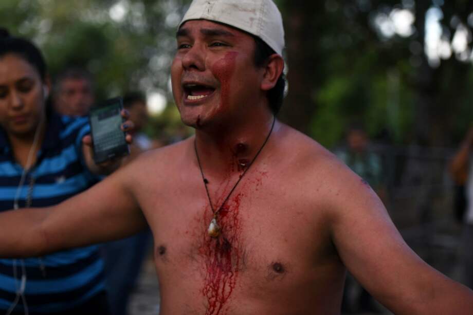Las protestas en Paraguay llevaron a que su presidente, Horacio Cartes, desistiera de sus aspiraciones reeleccionistas. / AFP