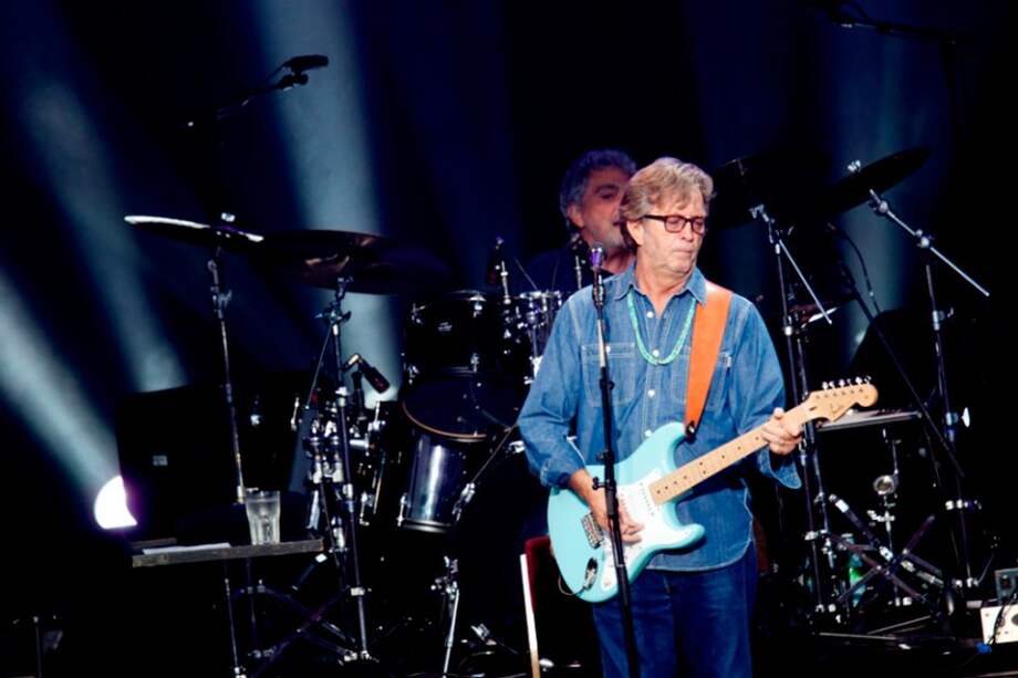 El músico británico Eric Clapton en concierto durante 2011.